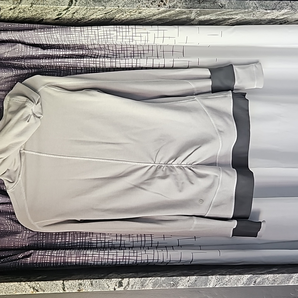 Mint Condition Lululemon Pull Over - image 5